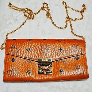 MCM Patricia Visetos Wallet-On-Chain